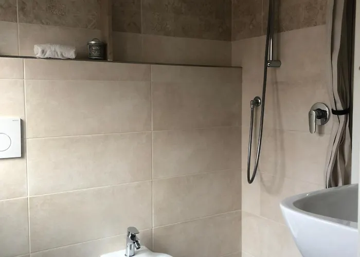 R&b Midora Montale 3*