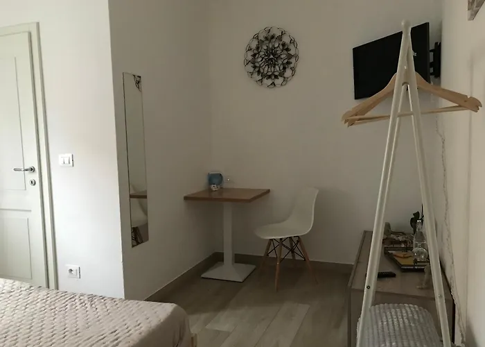 R&b Midora Montale 3*